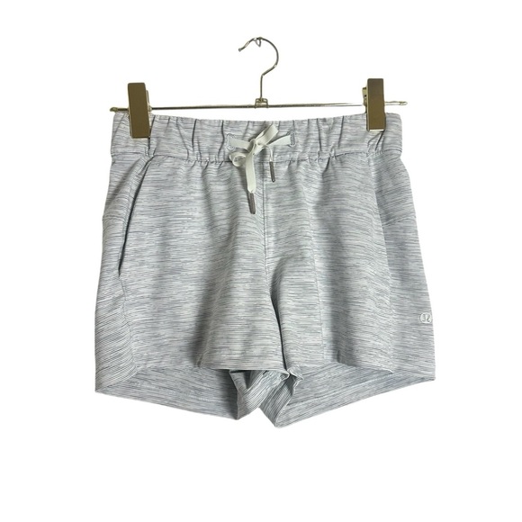 Lululemon On The Fly Short *2.5" Alpine White Size 2 - Picture 3 of 5
